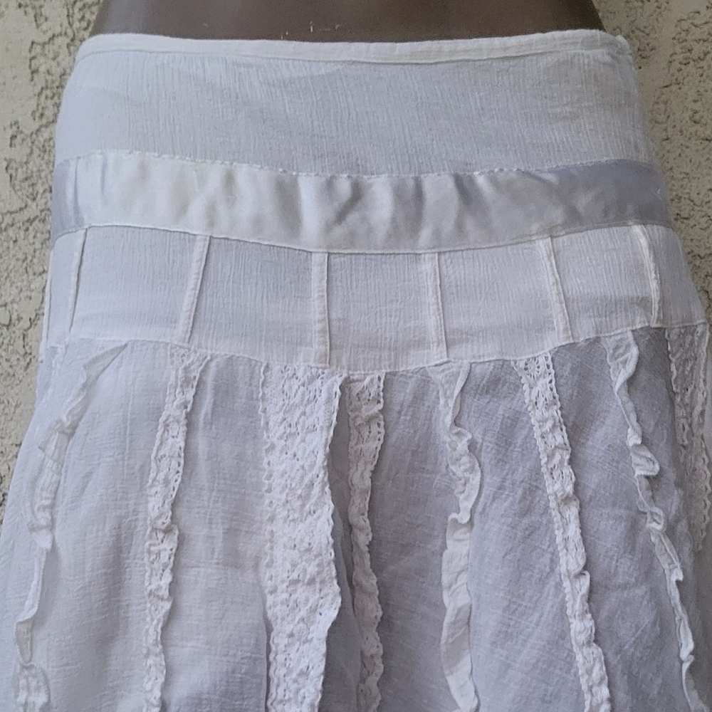 White Lace Skirt - Picture 2 of 9